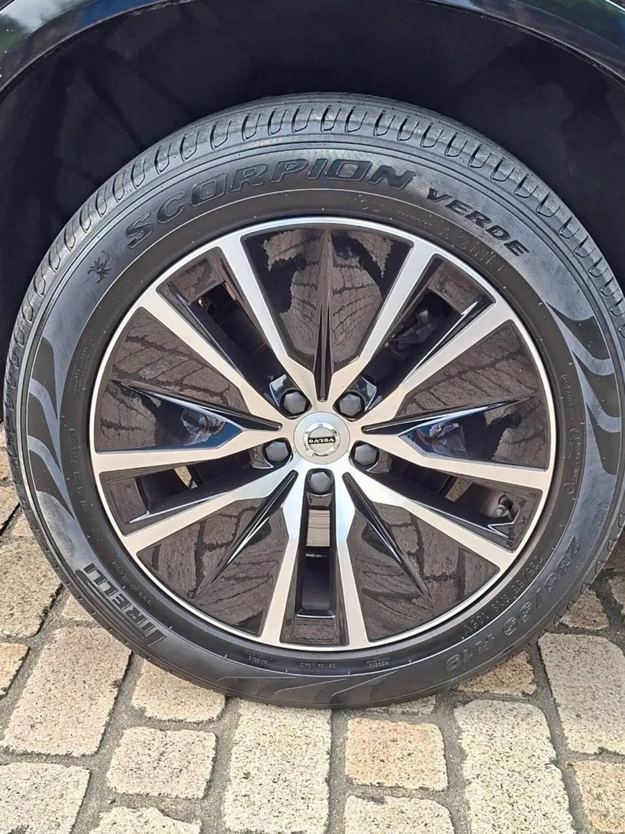 Excellent Volvo XC90 B5 AWD Momentum just 65K kms - Image 4