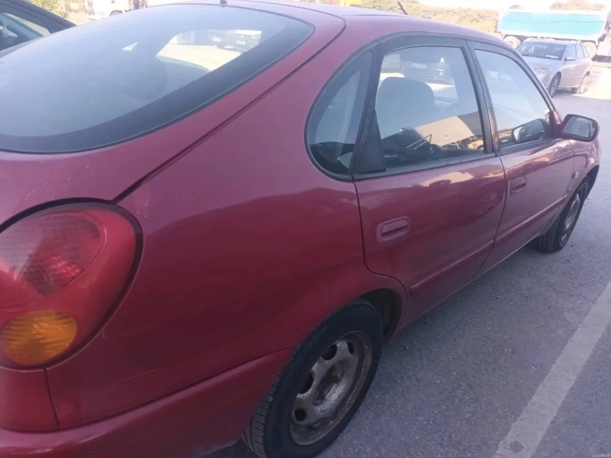 Toyota corolla liftback - Image 2
