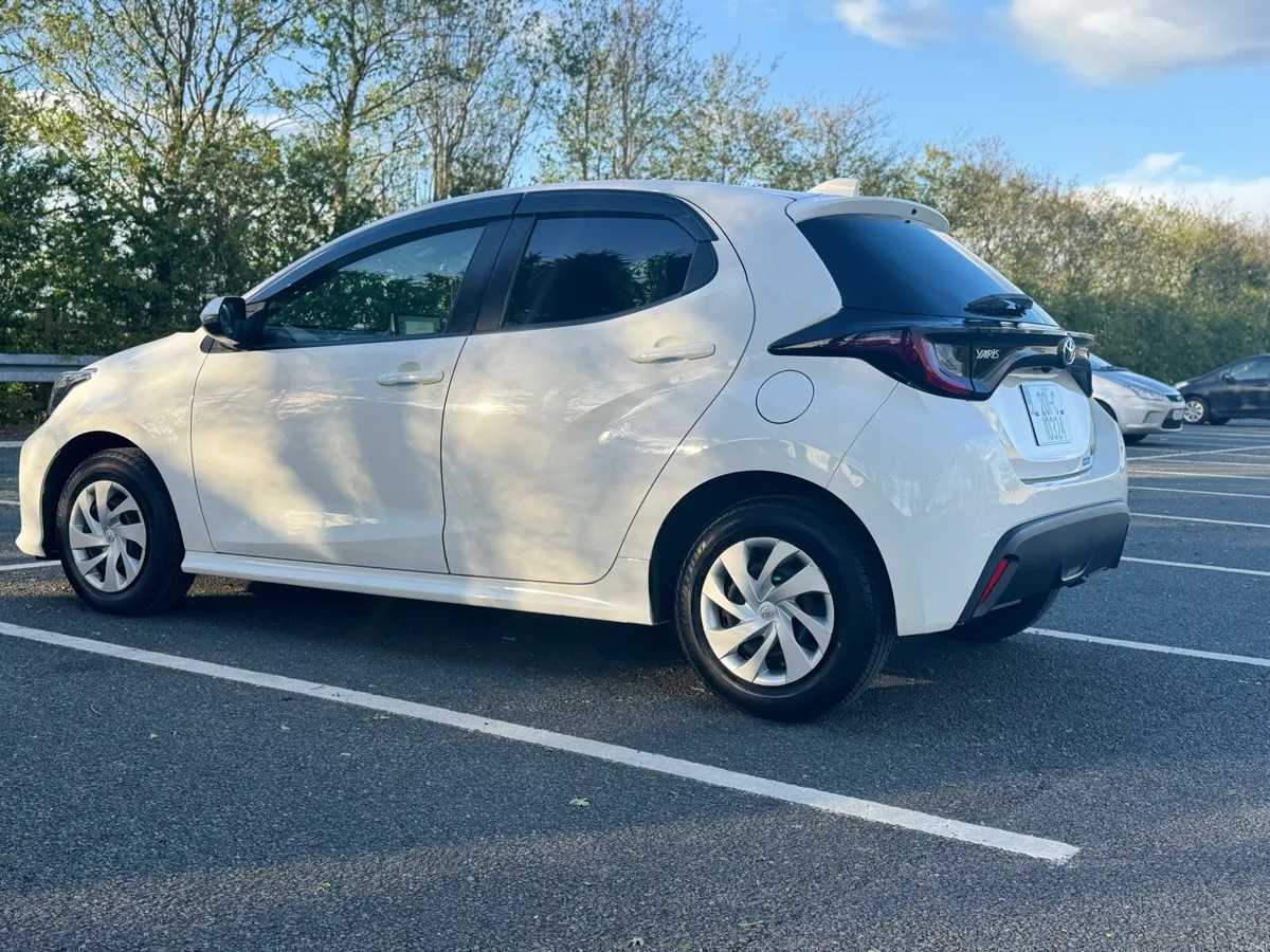 Toyota Yaris hybrid Auto - Image 4