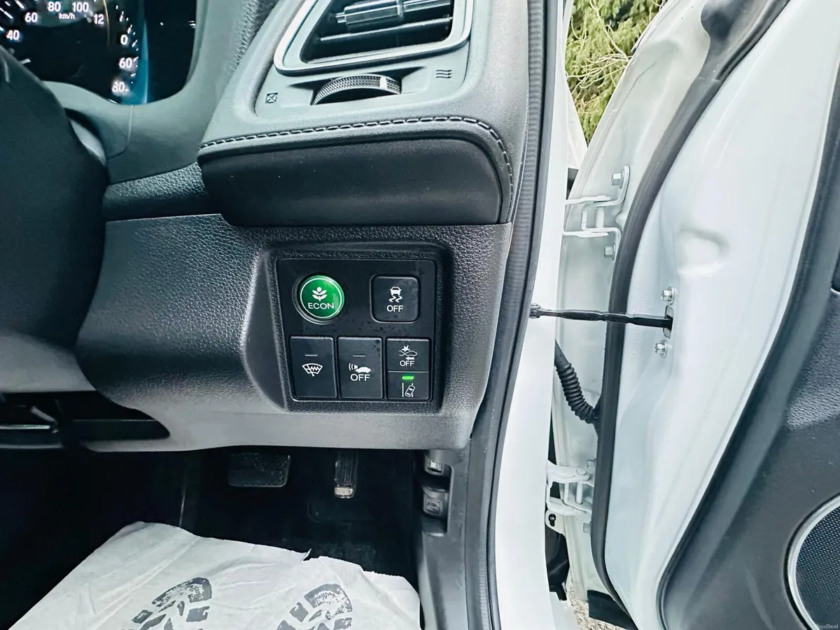 Honda Vezel 2018 1.5 Hybrid Auto High Spec  Model - Image 6