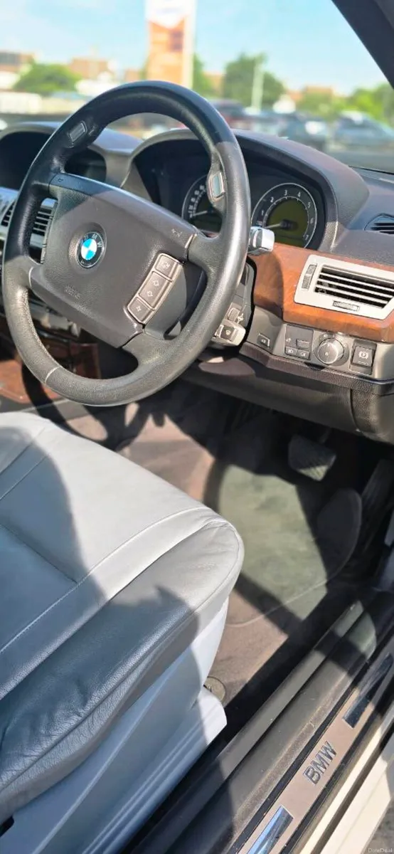 BMW 750Li - Image 4