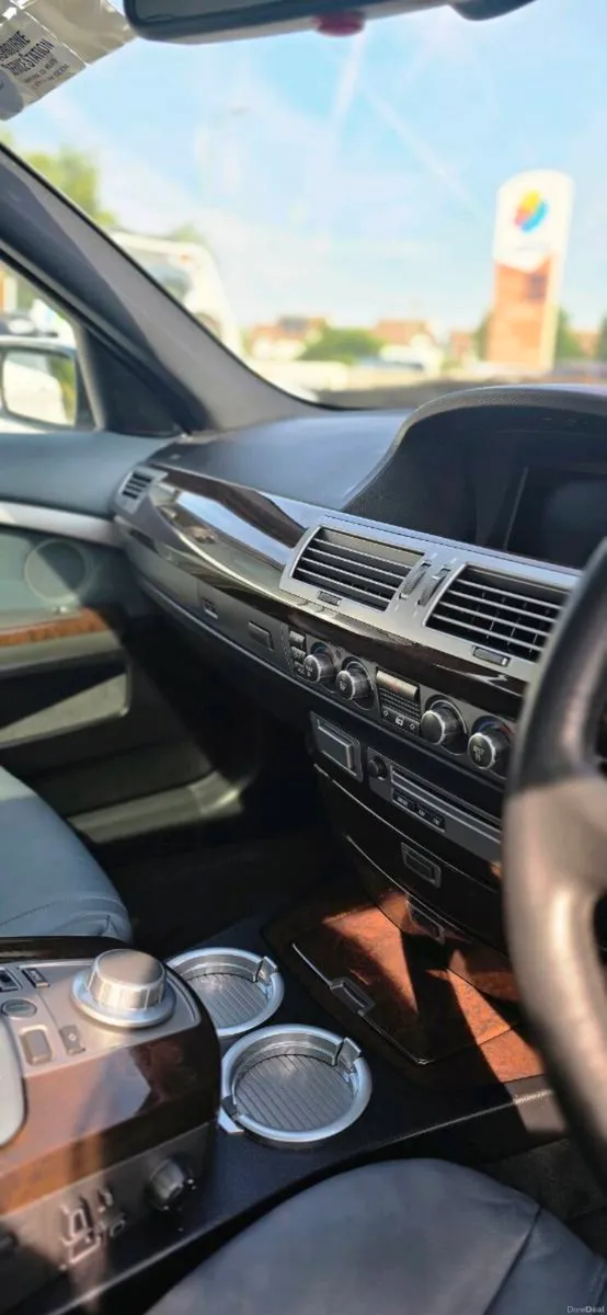 BMW 750Li - Image 6