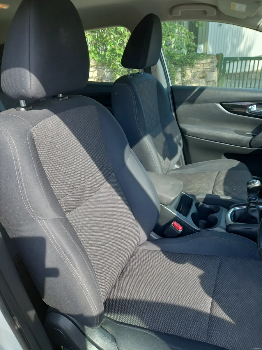 2015 Nissan Qashqai 1.5 Diesel - Image 3