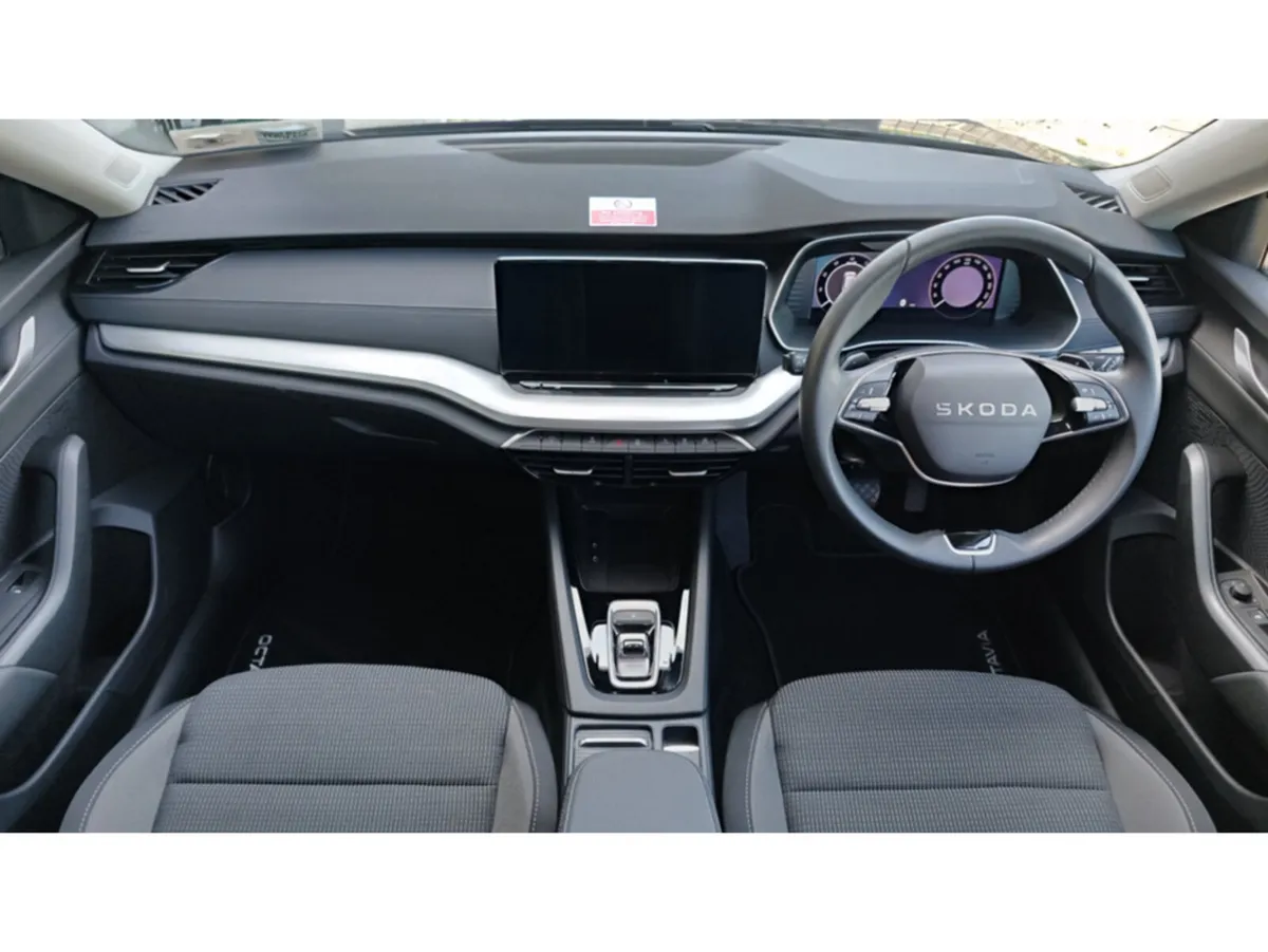 Skoda Octavia OCTAVIA COMBI SELECTION 1.5TSI 115HP - Image 3