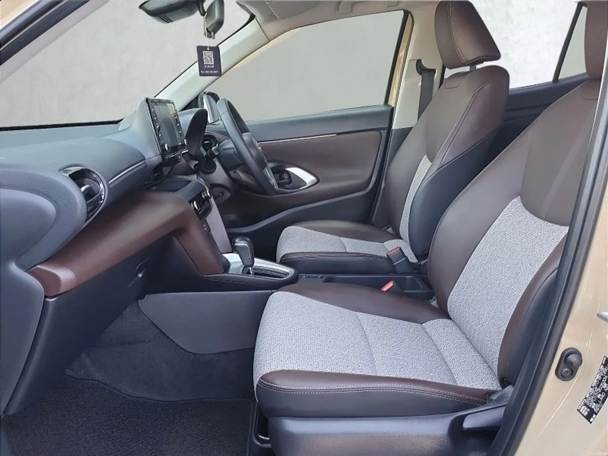 Toyota Yaris Cross ** STUNNING FEATURES ** AUTO HY - Image 6