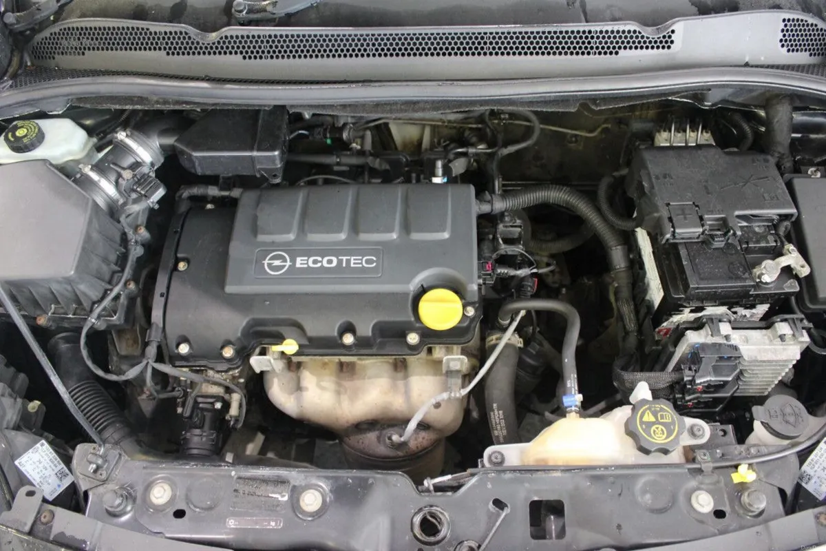 Opel Corsa 1.4i petrol 90hp Excite - TENDER 23 - Image 4