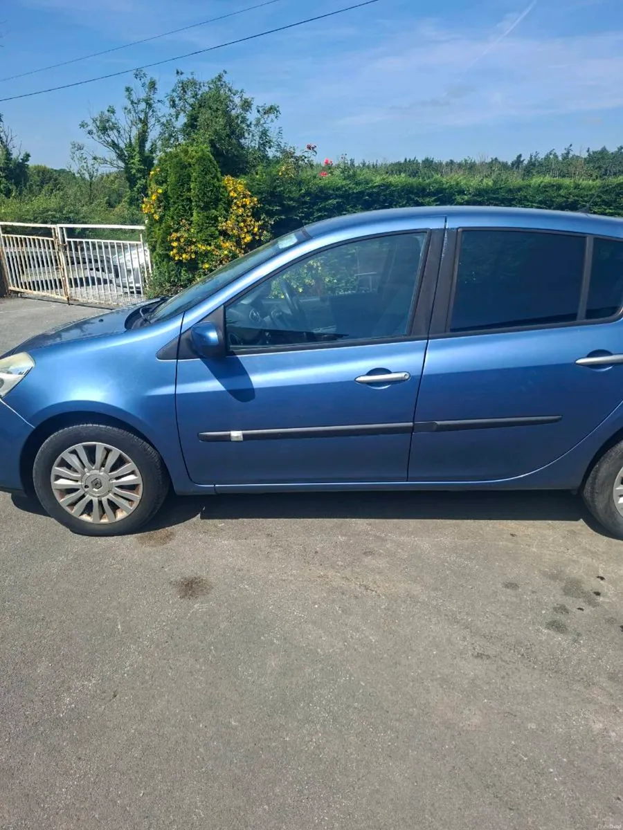 Lovely clean Renault Clio - Image 2