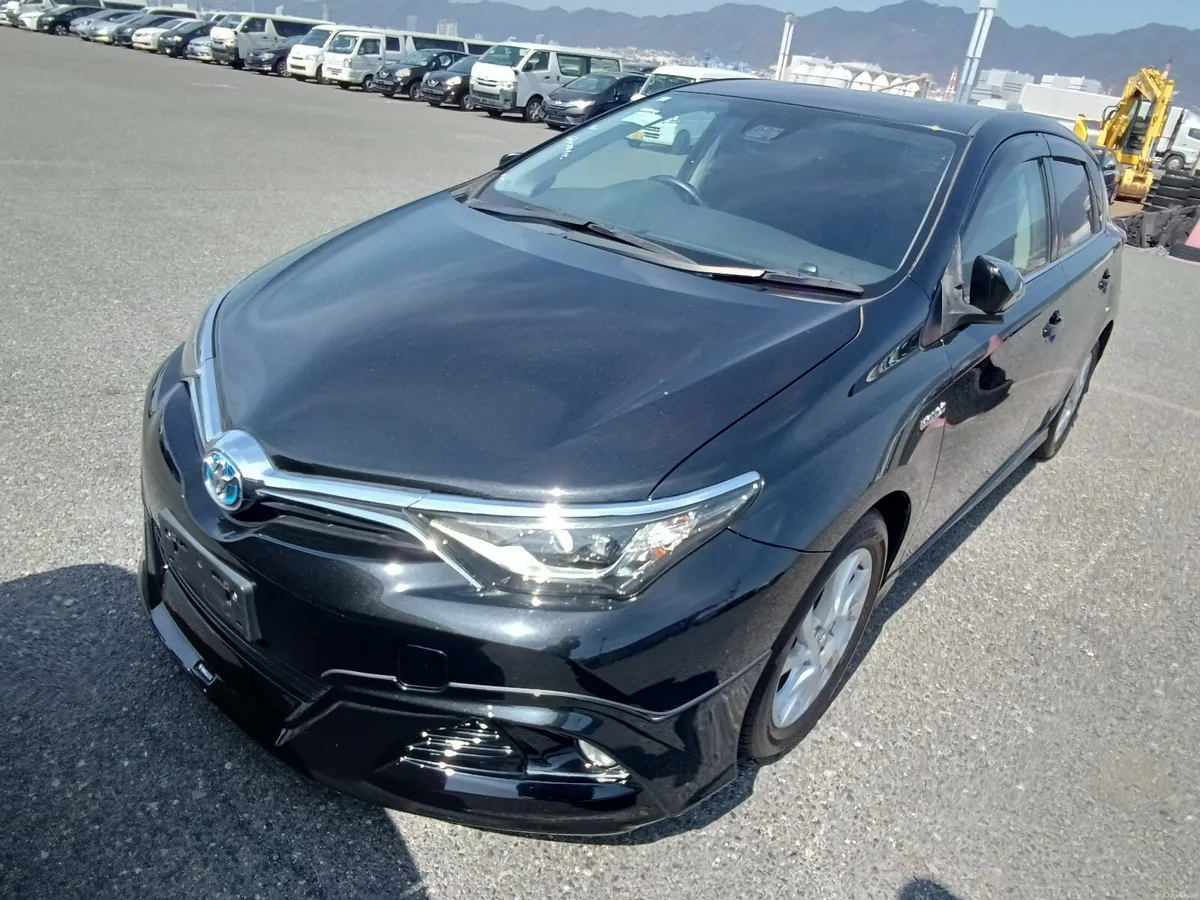 2017 Toyota Auris Hybrid - Image 2