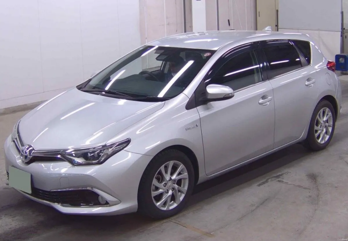 2016 Toyota Auris Hybrid - Image 2