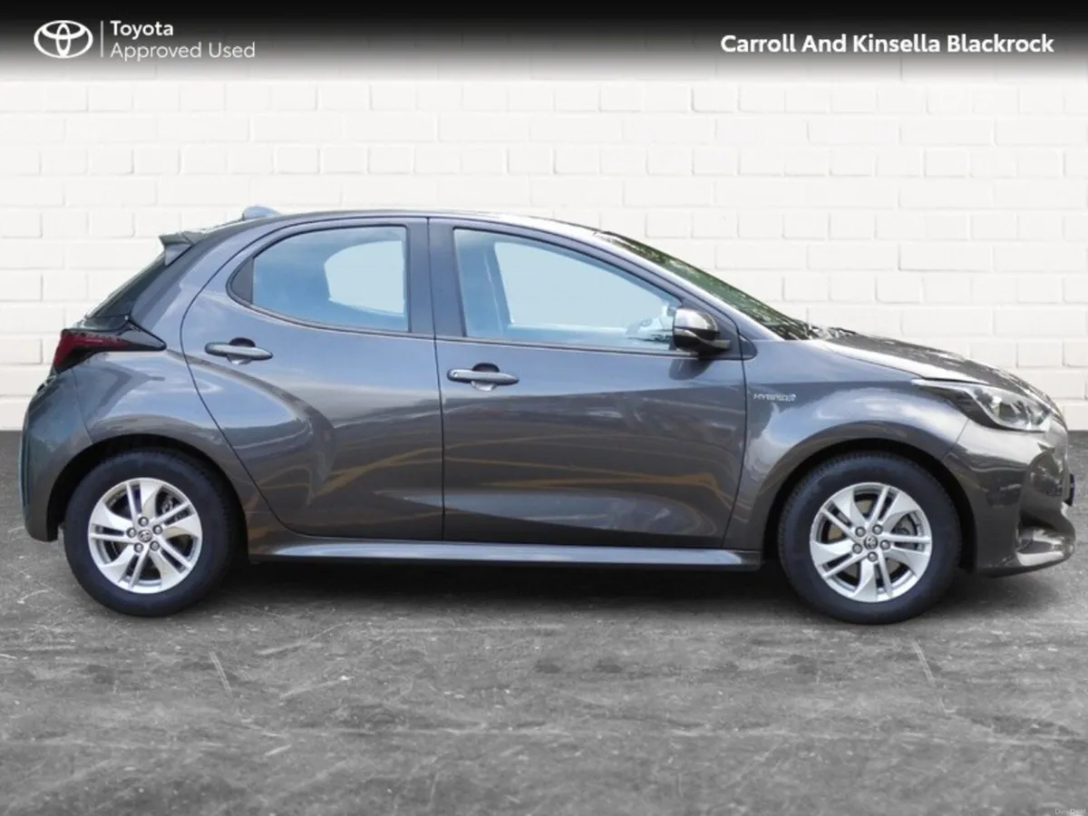 Toyota Yaris Hybrid Luna - Image 3