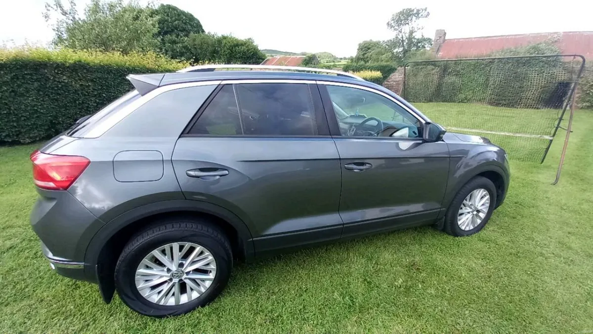 Volkswagen T-Roc - Image 4