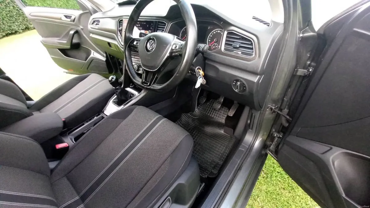 Volkswagen T-Roc - Image 6