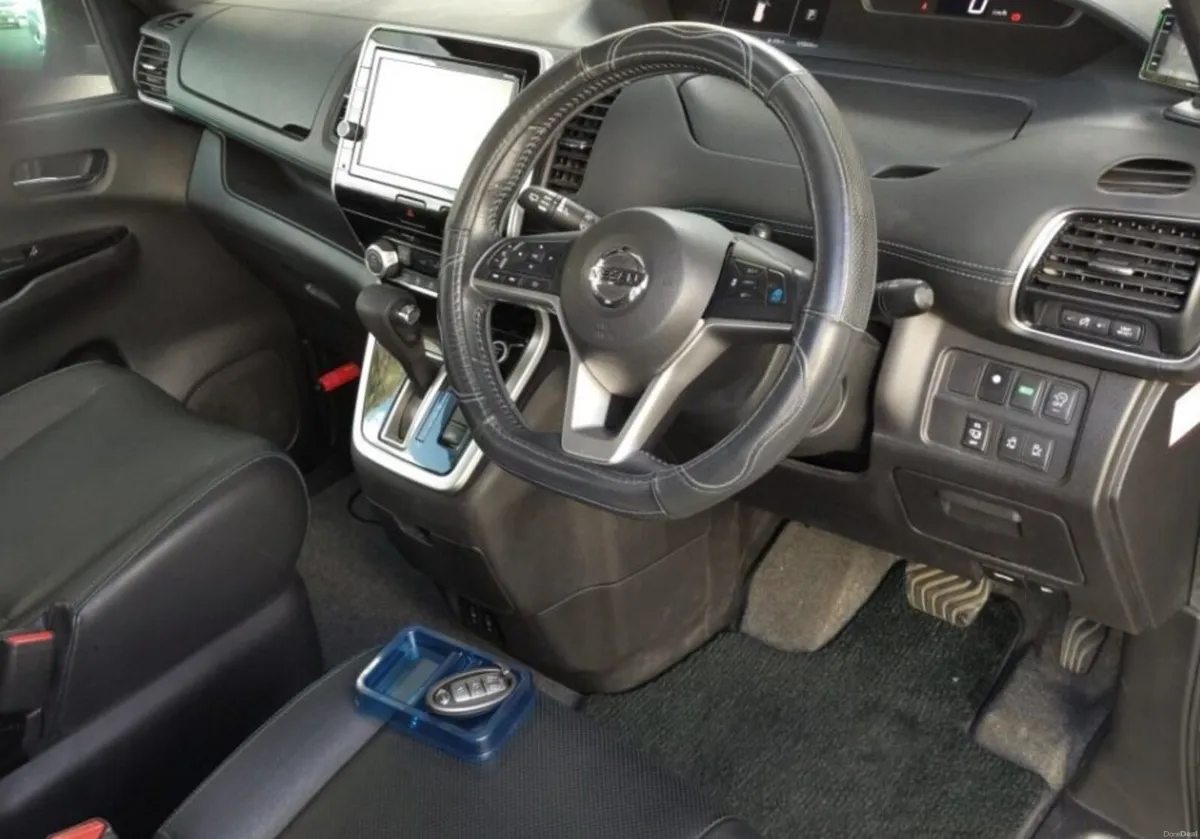 2017 Nissan Serena Hybrid - Image 5