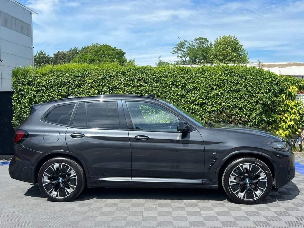 BMW iX3 M-SPORT 74KWH // OPENING PNA ROOF // 20" M - Image 3