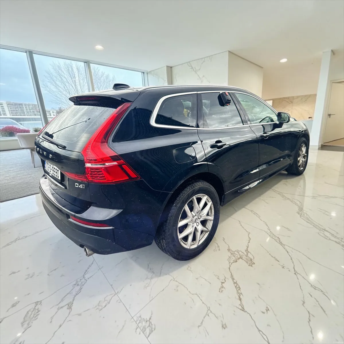 Volvo XC60 NEW SHAPE D4 190HP AWD MOMENTUM FSH - Image 2