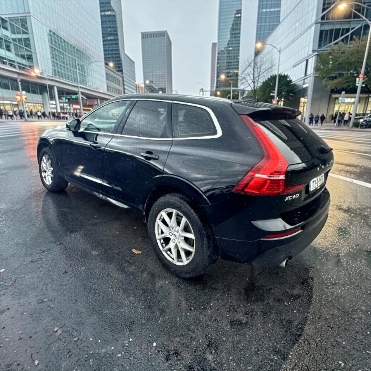 Volvo XC60 NEW SHAPE D4 190HP AWD MOMENTUM FSH - Image 4