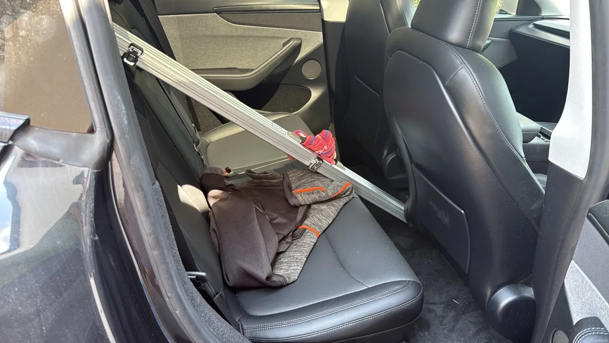 Car - Image 3