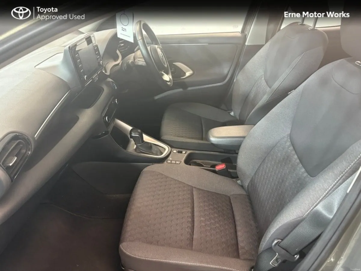Toyota Yaris YARIS 1.5 HYBRID LUNA - Image 6