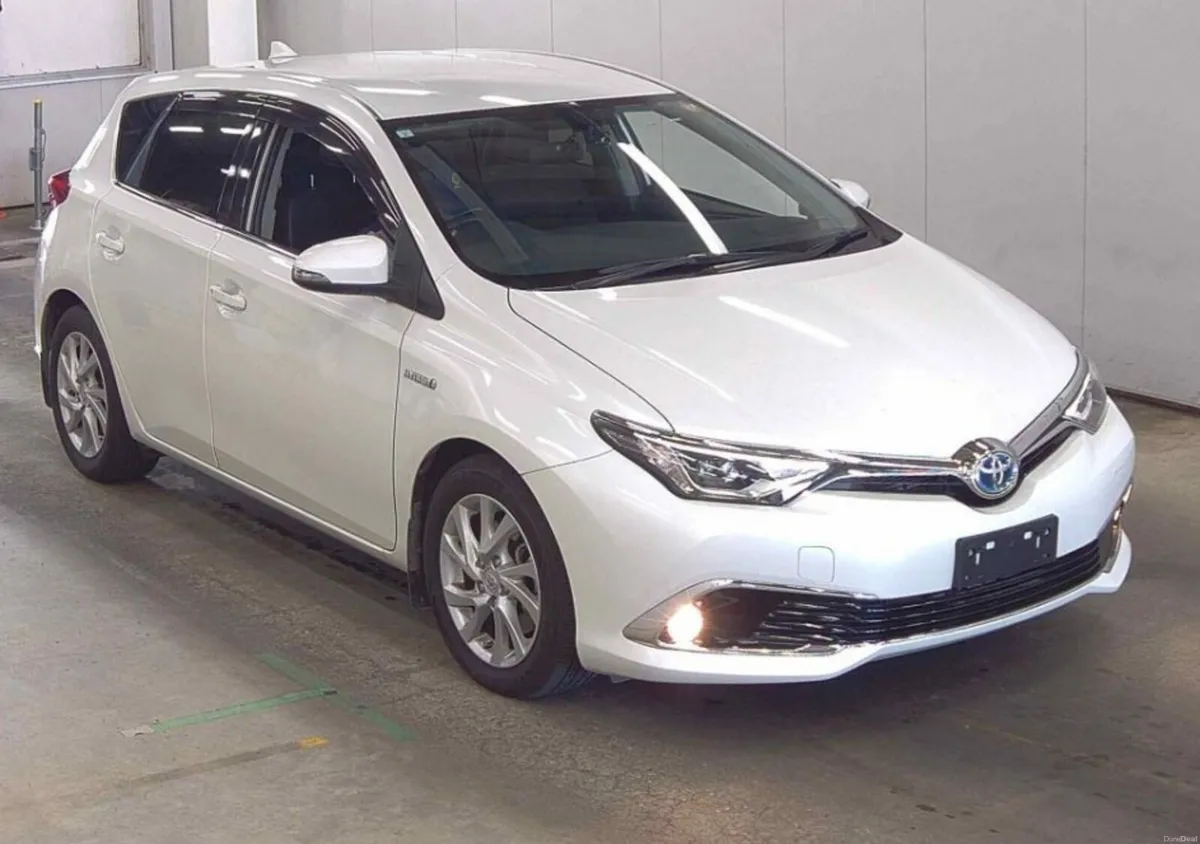 2017 Toyota Auris Hybrid - Image 2