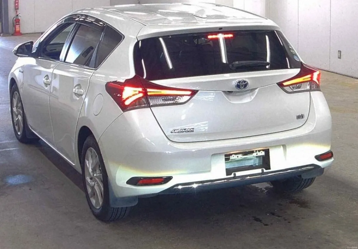 2017 Toyota Auris Hybrid - Image 5