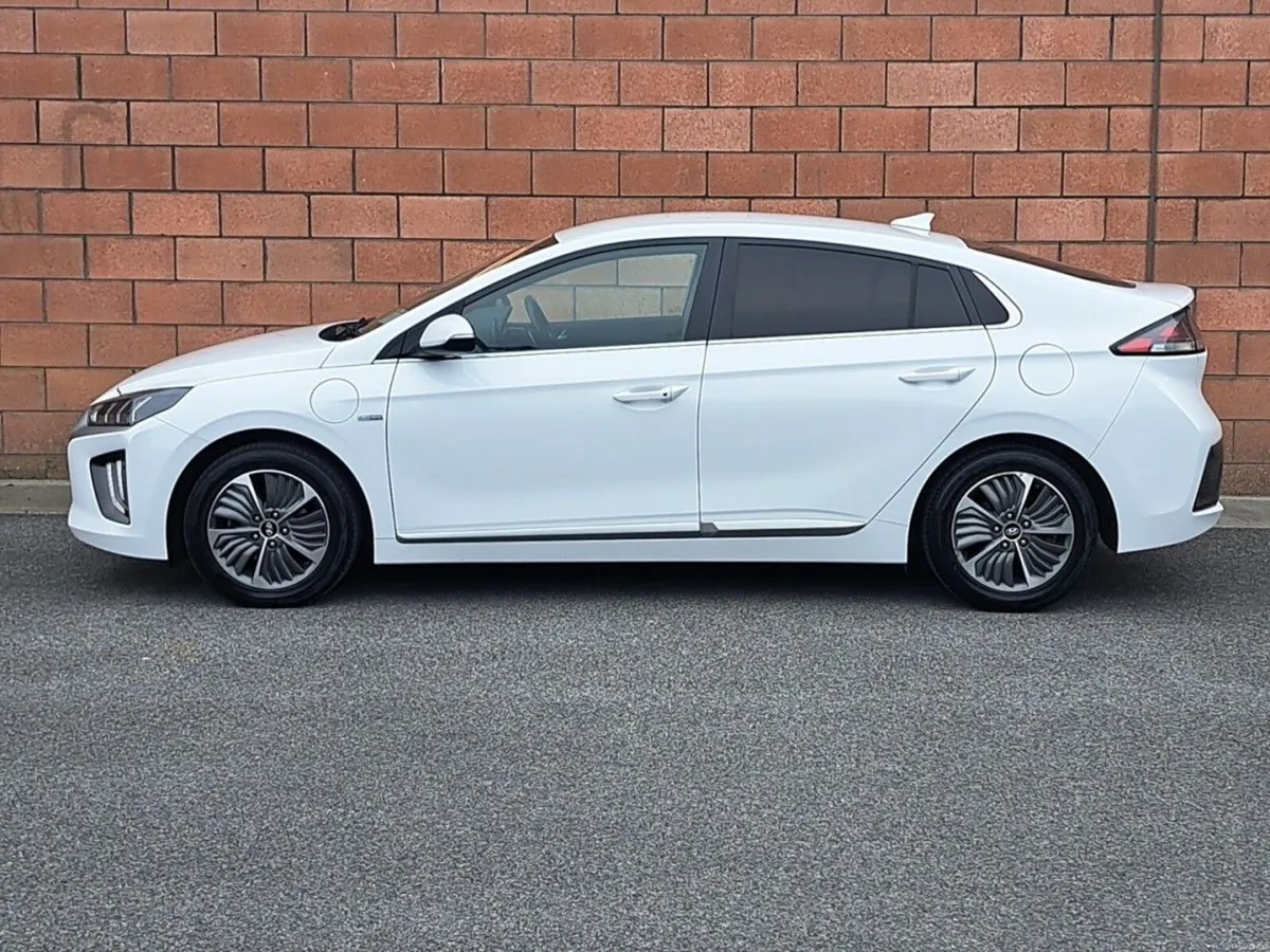 Hyundai IONIQ Premium Plug In Hybrid Automatic ful - Image 3