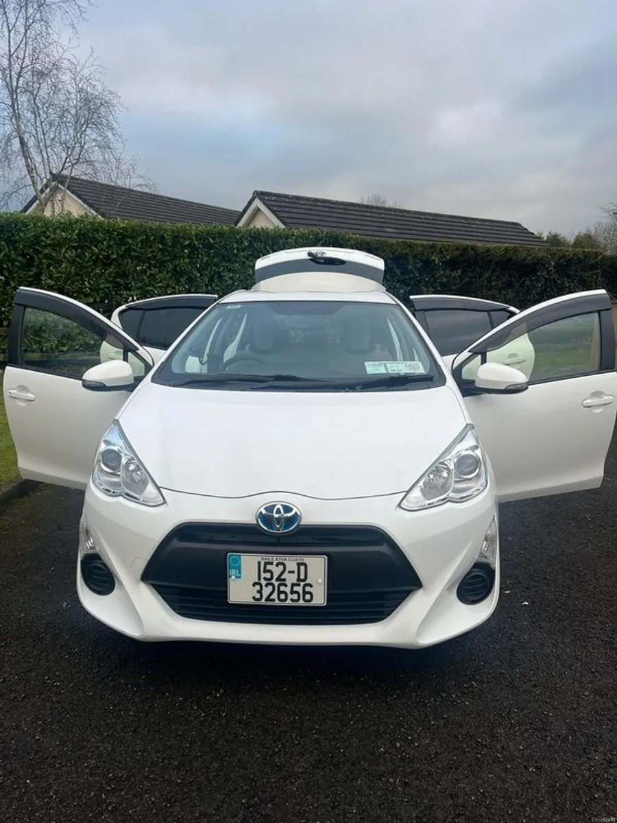 2015 Toyota Aqua - Image 2