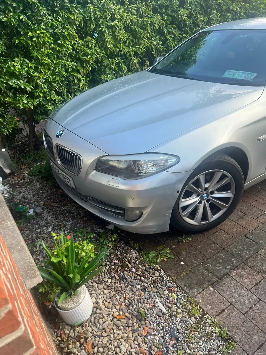 BMW 5-Series 2010 - Image 4