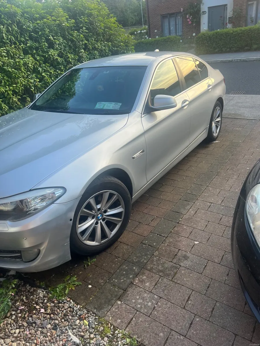 BMW 5-Series 2010 - Image 3