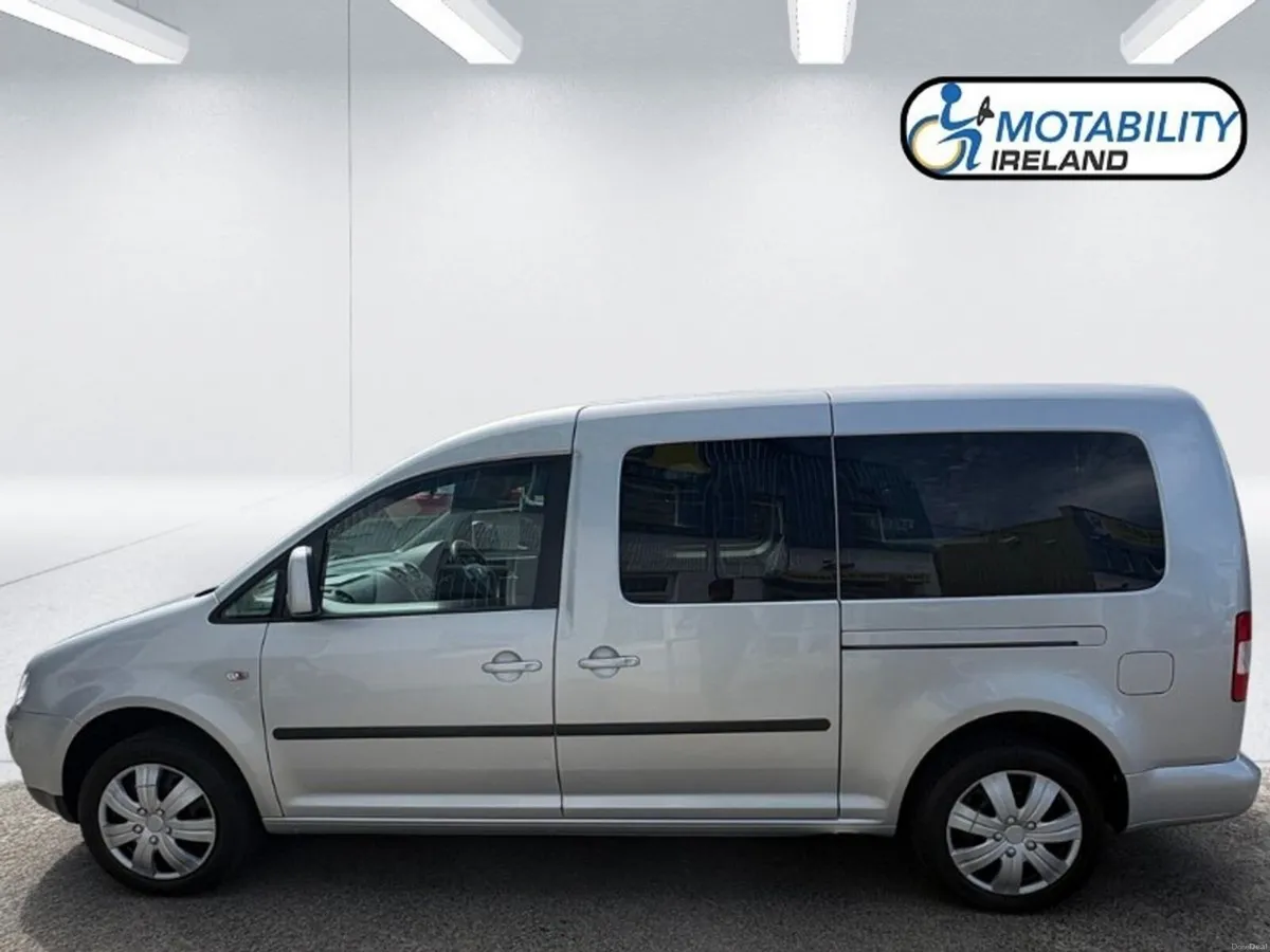 Volkswagen Caddy Maxi Life Wheelchair Accessible - Image 3