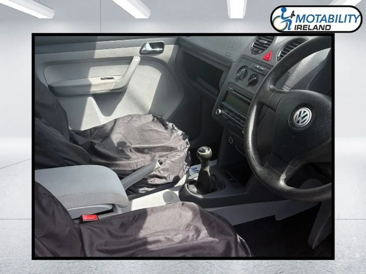 Volkswagen Caddy Maxi Life Wheelchair Accessible - Image 5