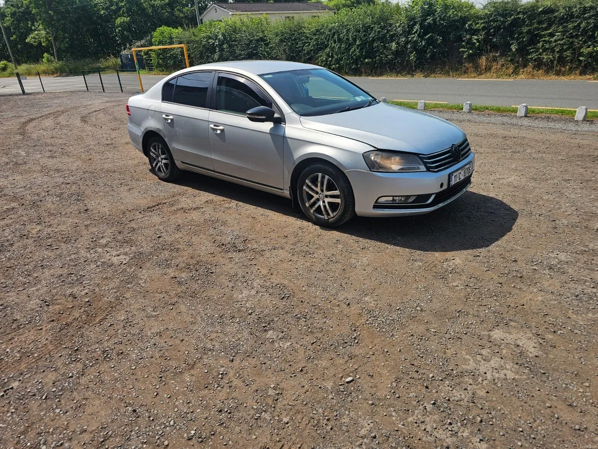 2011 Volkswagen Passat - Image 2