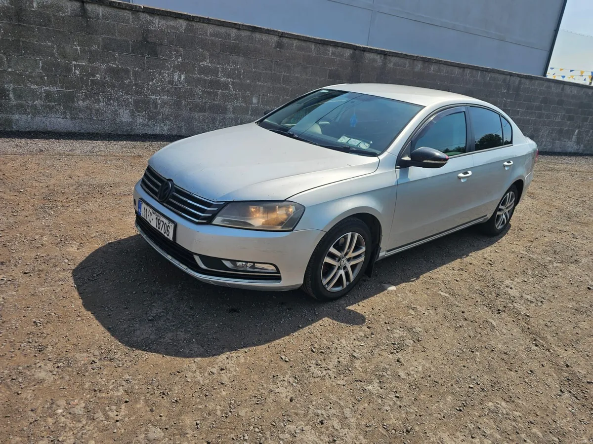 2011 Volkswagen Passat - Image 1