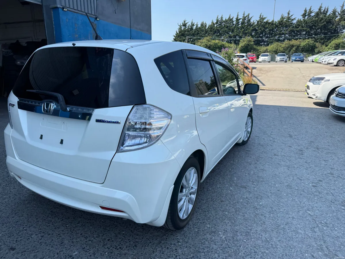 2013 Honda Fit Hybrid Automatic - Image 4