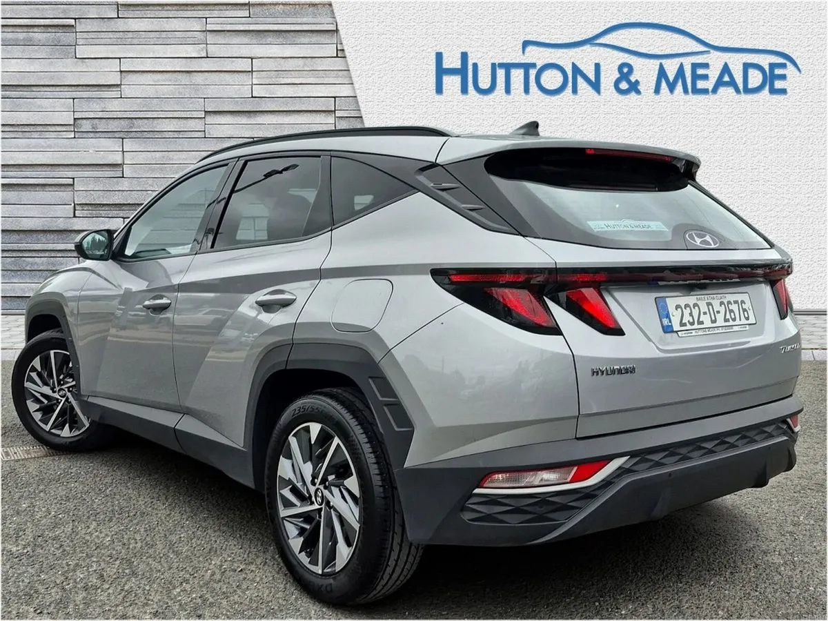 Hyundai Tucson Executive 1.6 Diesel 5dr - Image 2