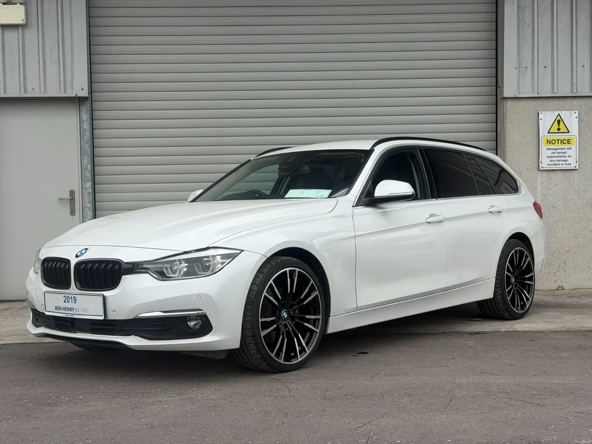 2019 BMW 320D Luxury Touring automatic - Image 1