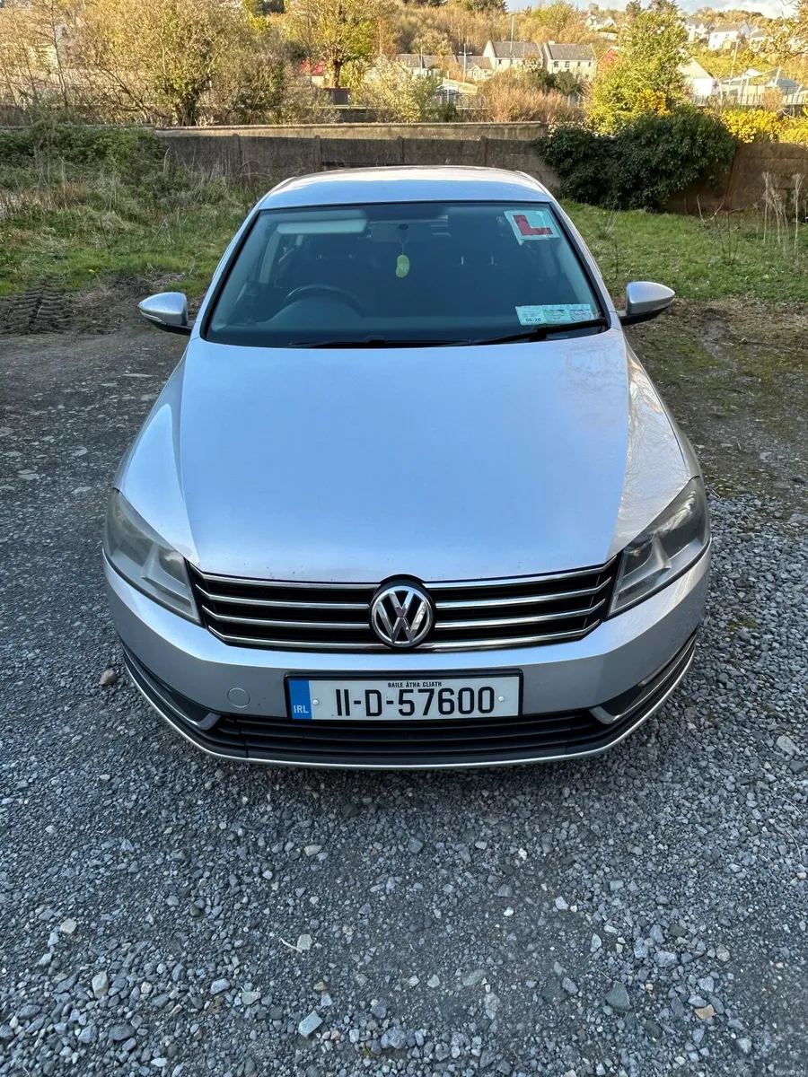 Volkswagen Passat 2011 - Image 2