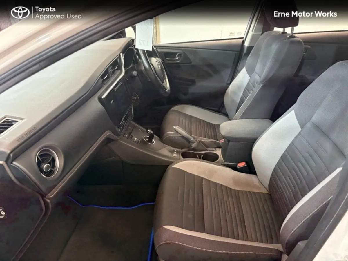 Toyota Auris AURIS HYBRID LUNA 5DR - Image 6