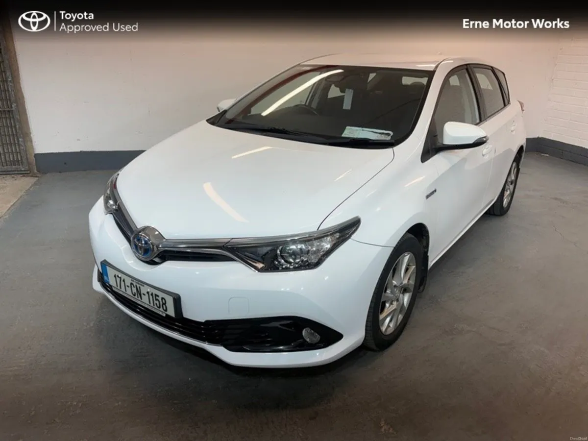 Toyota Auris AURIS HYBRID LUNA 5DR - Image 1