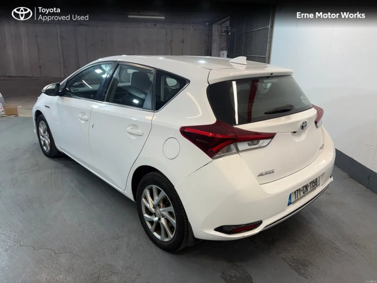 Toyota Auris AURIS HYBRID LUNA 5DR - Image 3