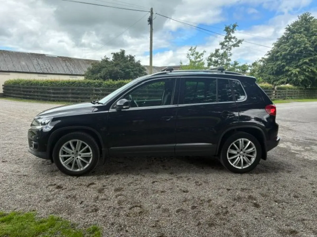 141 VW Tiguan 2.0 TDI Bluemotion - BLACK - Image 4