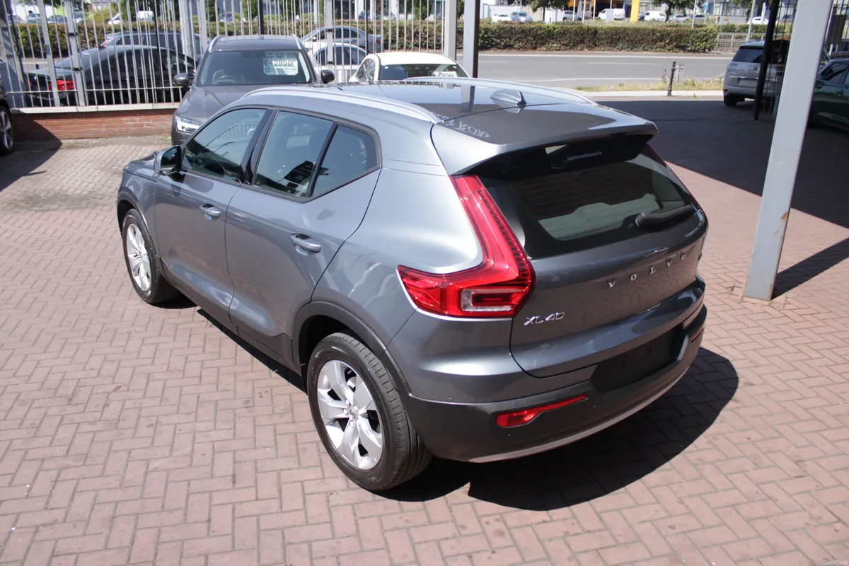 T4 AWD MOMENTUM 5DR ESTATE AUTOMATIC // WITH ONLY - Image 6