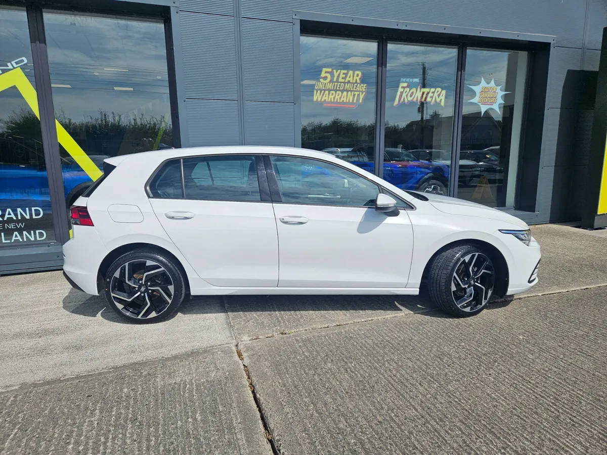 Volkswagen Golf 2.0 TDI 115HP Life - Image 5