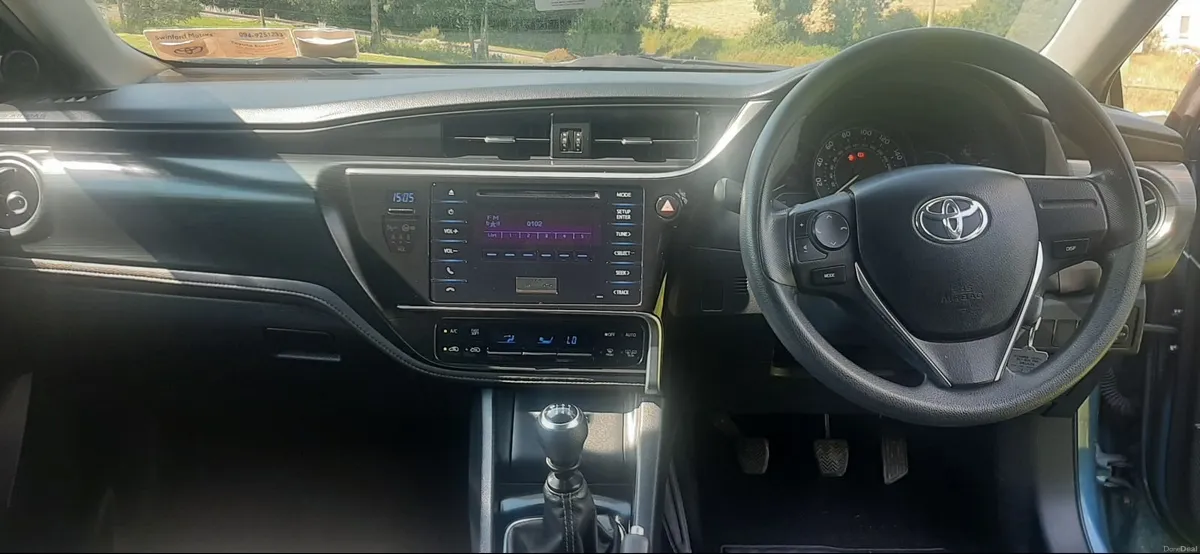 Toyota Auris 2017 - Image 3