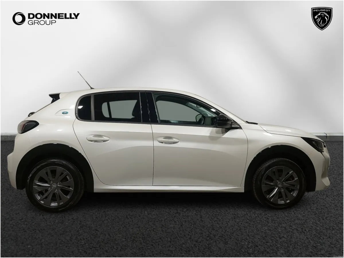 Peugeot 208 E- Electric Hatchback Allure Premium - Image 3