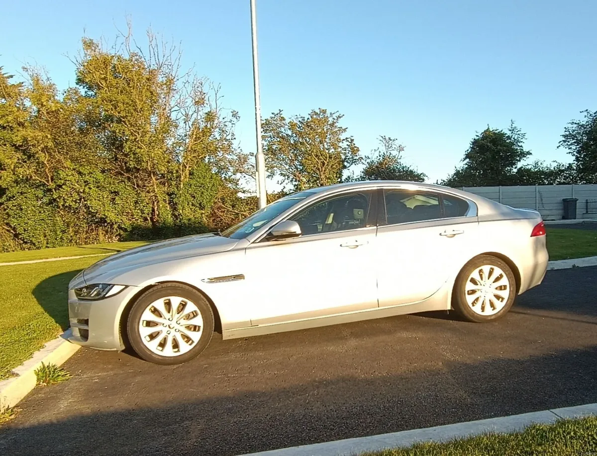Jaguar XE 2.0D Portfolio Automatic - Image 4