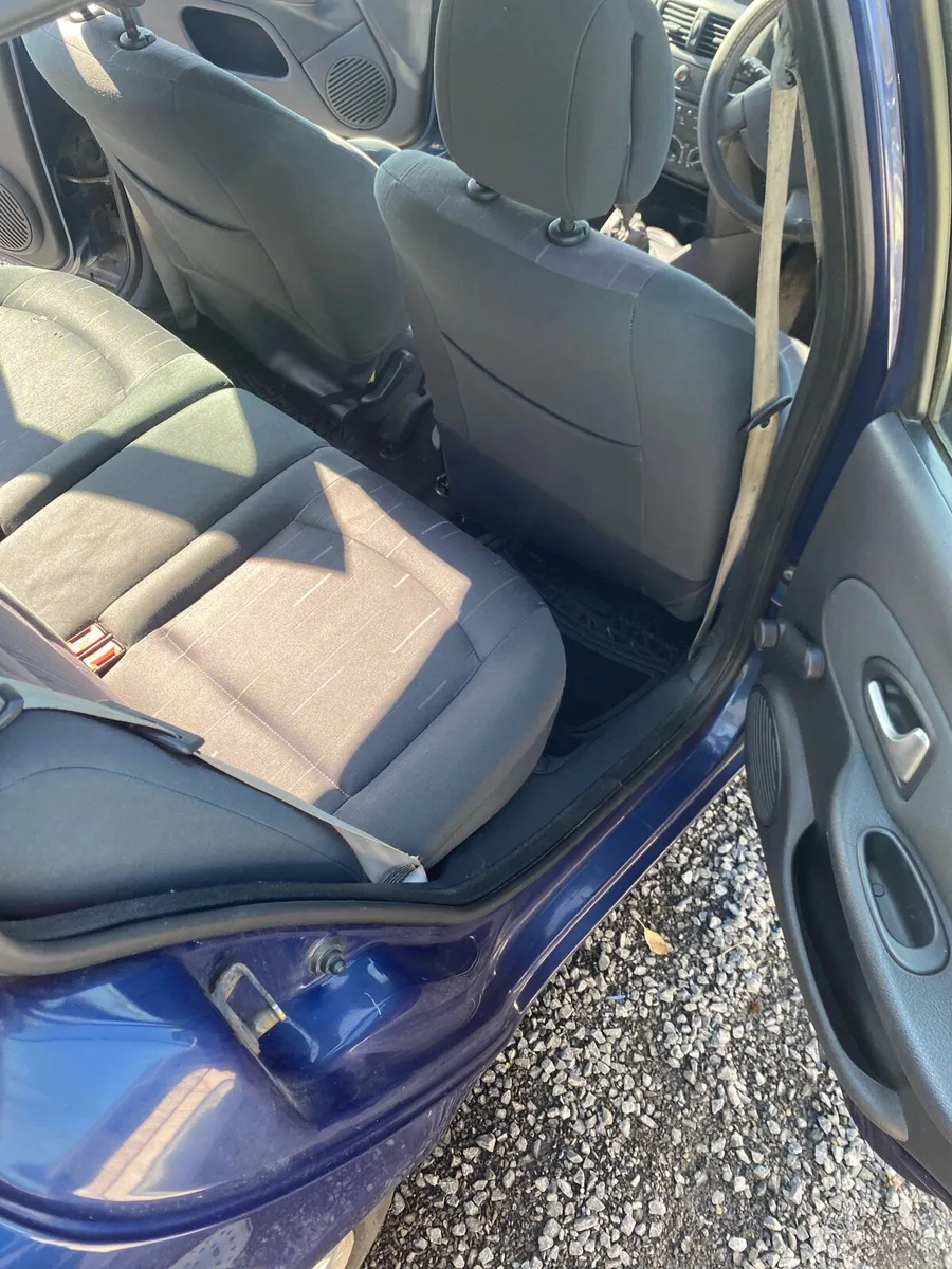 05 Renault Clio - Image 3