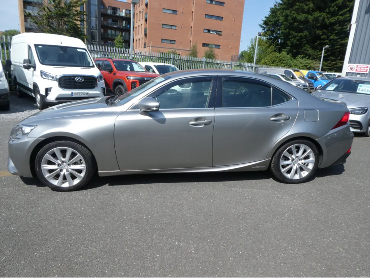 Lexus IS 300 H 2.5 LUXURY CVT AUTO 4DR - Image 4