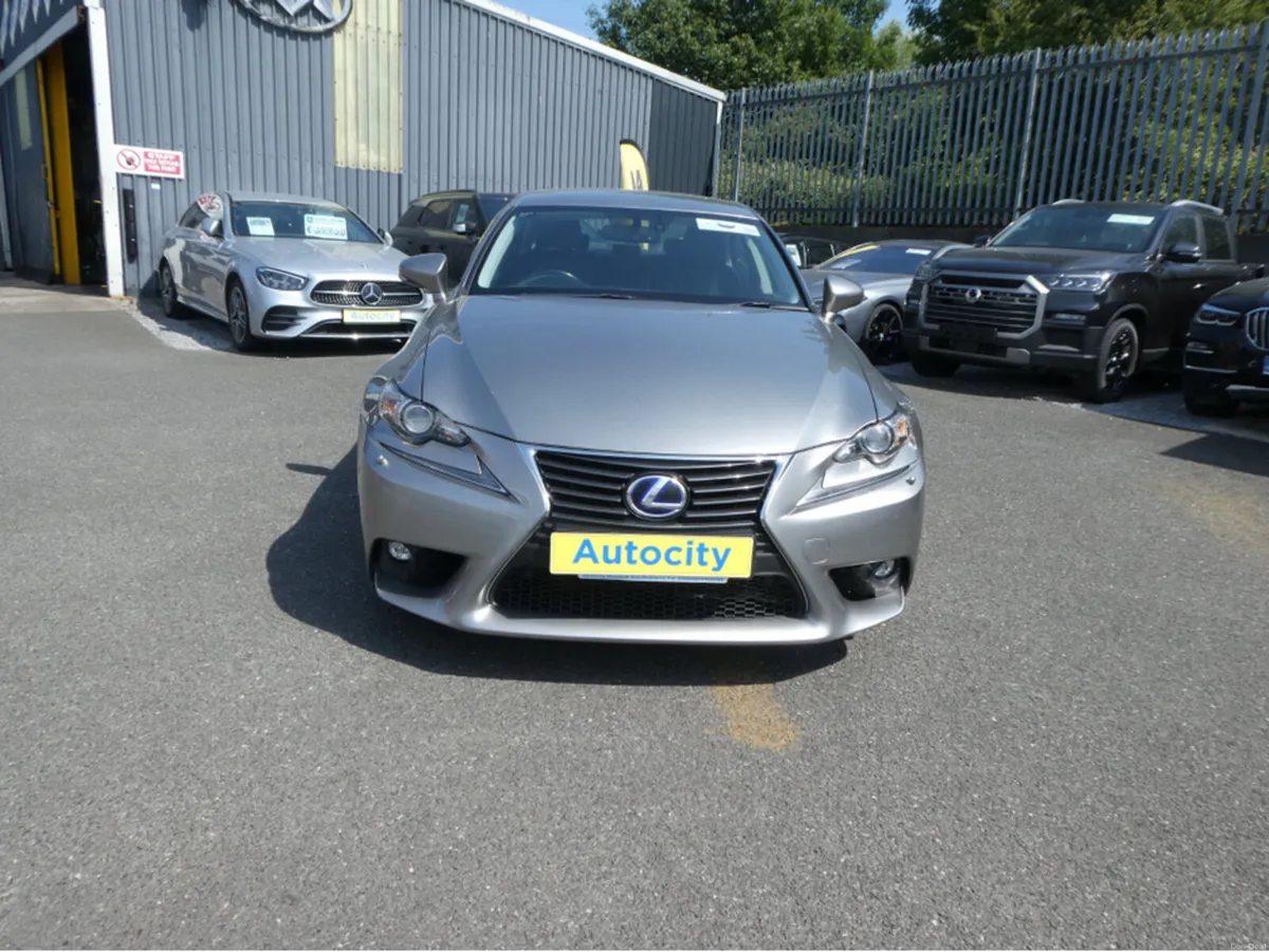 Lexus IS 300 H 2.5 LUXURY CVT AUTO 4DR - Image 2