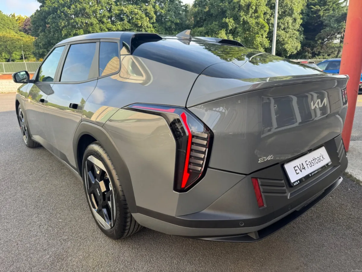 Kia EV4 Fastback Earth 3 - Image 2
