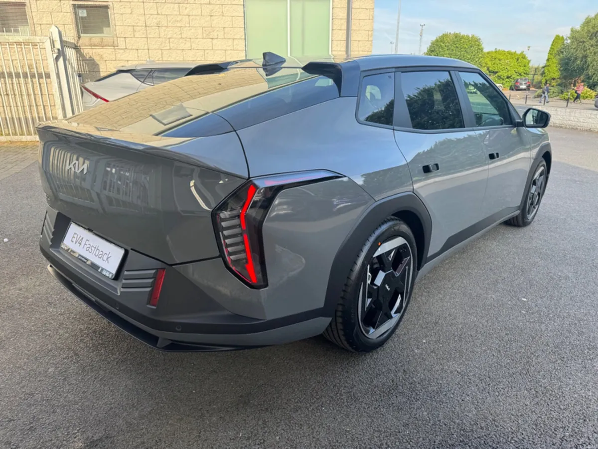 Kia EV4 Fastback Earth 3 - Image 4
